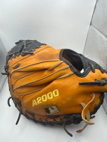 Wilson A2000 RH Catcher's Baseball Glove 32.5" (Used)