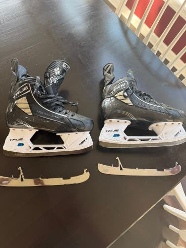 True HZRDUS Pro Hockey Skates Regular Width 7.5 (Used)