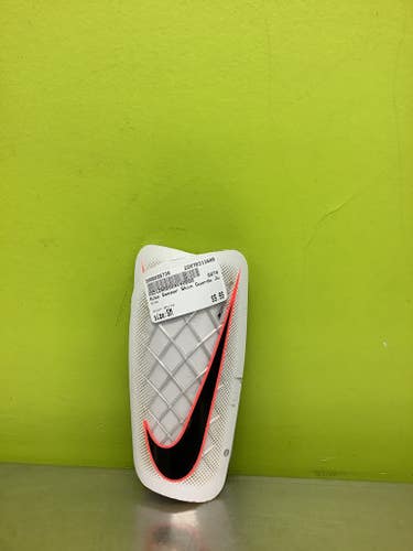 Used Nike Sm Soccer Shin Guards 11686-s000026739