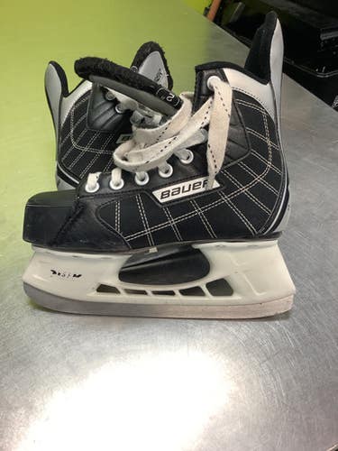 Used Bauer Challenger Intermediate Hockey Skate Intermediate 3.5 11686-s000034069