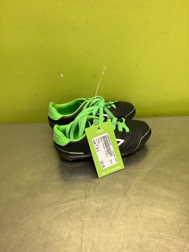 Used Umbro Youth 10.5 Cleat Soccer Outdoor Cleats 11686-s000032320