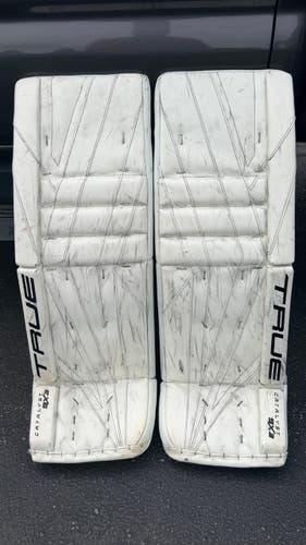 True 9x3 Goalie Leg Pads 34" +2 (Used)