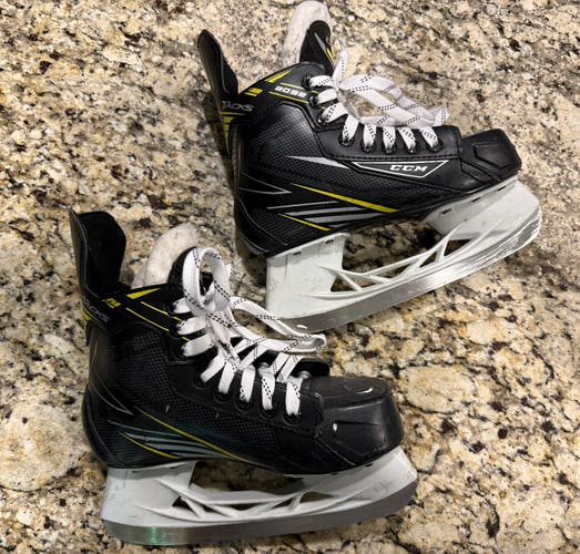 CCM Tacks 2092 Hockey Skates Regular Width Size 2 (Used)