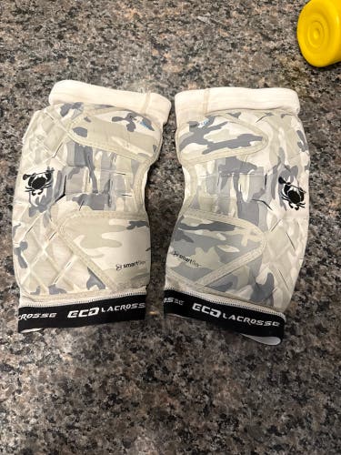Medium/Large Adult ECD Special Edition 4th of July Echo Arm Pads (Used)