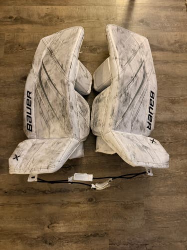 Medium Bauer Vapor X5 Pro Goalie Leg Pads (Used)