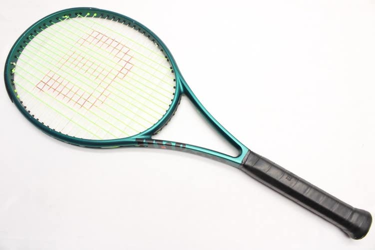 2024 WILSON BLADE 100 VER 9 TENNIS RACQUET (4 1/4) WILSON DEALER DEMO