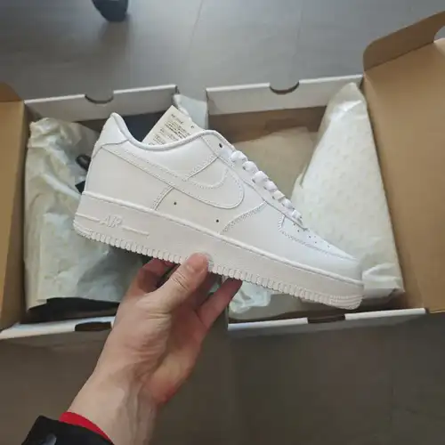 Men’s Size 7 Nike Air Force One ‘07 AF1 Low All White With Box