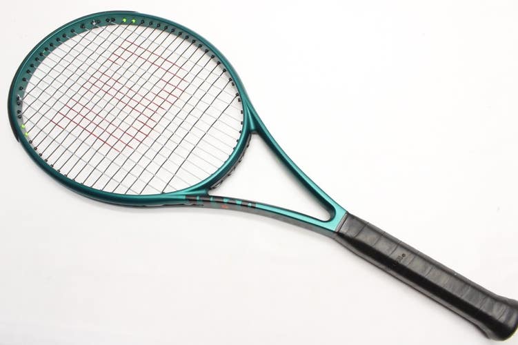 2024 WILSON BLADE 100UL VER 9 TENNIS RACQUET (4 1/4) WILSON DEALER DEMO
