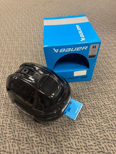 Medium Bauer Re-Akt 90 Helmet (New)