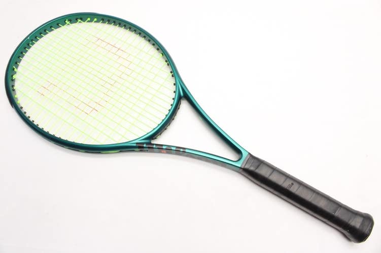 2024 WILSON BLADE 100 VER 9 TENNIS RACQUET (4 3/8) WILSON DEALER DEMO