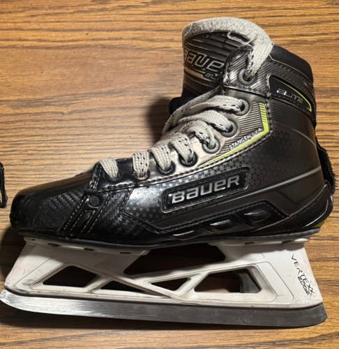 Bauer Elite Hockey Goalie Skates Extra Wide Width Size 3.5 (Used)