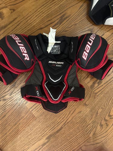 Men's Small Junior Bauer Vapor X100 Shoulder Pads (Used)