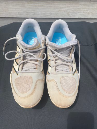 White Men's Size M 12.5 (W 13.5) Adult New Balance 4040v6 Low Top Molded Cleats (Used)
