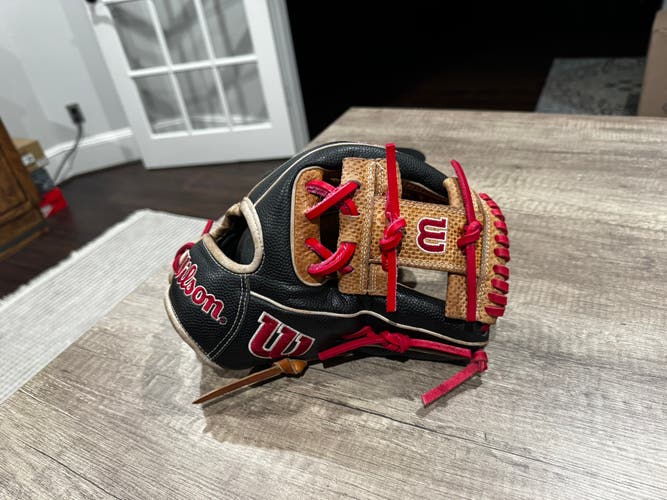 Wilson A2000 RH Infield Baseball Glove 11.75" (Used)