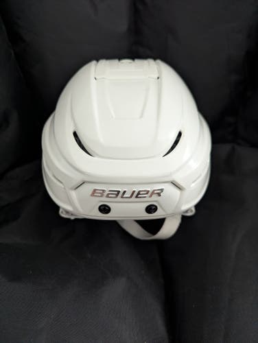 Like New Bauer Hyperlite 2 S/M Helmet