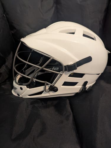 Like New Cascade CS-R Youth Lacrosse Helmet