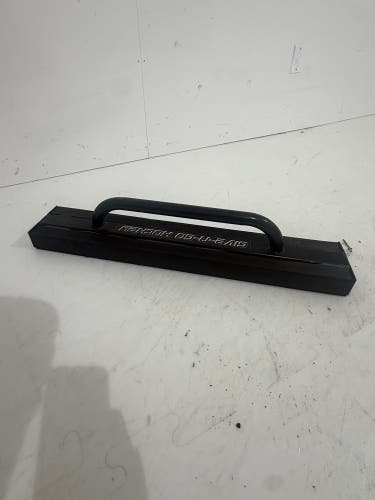 GIVE-N-GO 30 INCH OFF-ICE MODEL (Used)