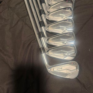 Men's Srixon ZX7 Right Handed Iron Set Stiff Flex (Used)