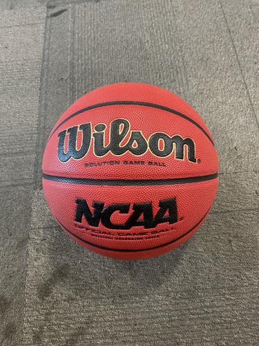 Used Wilson Solution Basketball Adult Indoor 11614-s000237634