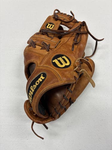 Wilson A2000 DP15 RH Infield Baseball Glove 11.5" (Used)