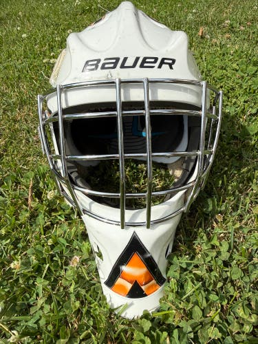 Junior Medium Bauer 930 Goalie Mask (Used)