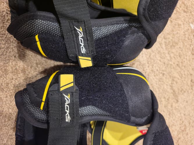 Senior Medium CCM classic Elbow Pads (Used)