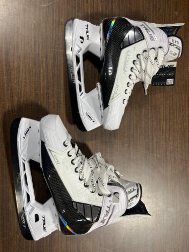 White 2024 True Catalyst 9x4 Hockey Skates Regular Width 8 (New)