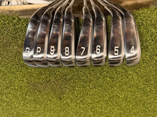 Mizuno Pro 243 4-GW Iron Set, Nippon Modus Tour 105 Regular Flex, RH