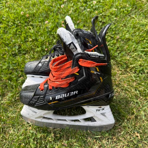 Black 2022 Bauer Supreme M5 Pro Hockey Skates Size 2 (Used)