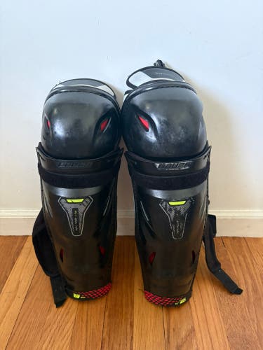 Senior Bauer Vapor Hyperlite 14" Shin Pads (Used)