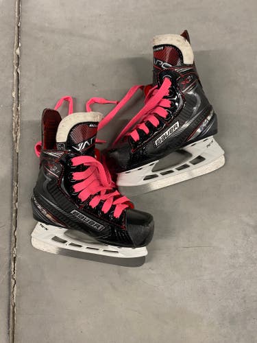 Black Bauer Vapor 2X Hockey Skates Regular Width 9 (Used)