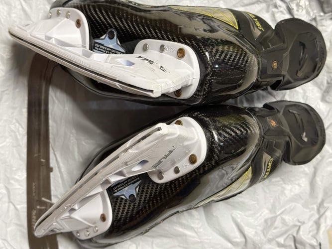 Used Intermediate True Catalyst 9 Hockey Skates Wide Width 6.5 W