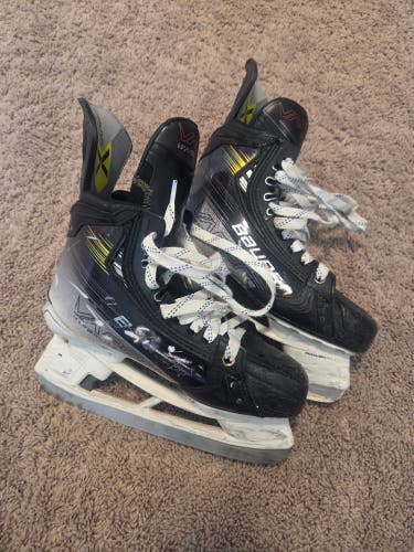 2023 Bauer Vapor Hyperlite 2 Hockey Skates 6 (Used)