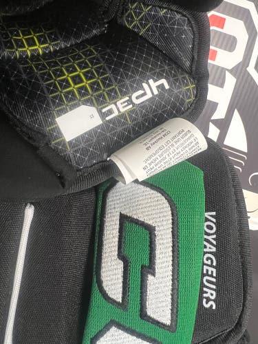 CCM HG4P3C Gloves 14" Pro Stock (New)