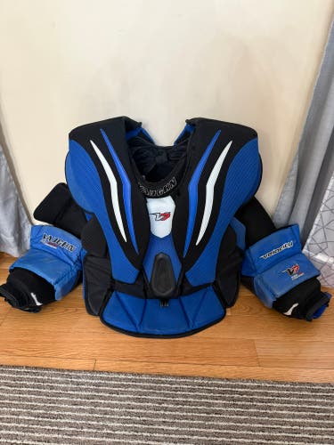 Medium Vaughn Velocity V7 XR Pro Carbon Goalie Chest Protector (Used)