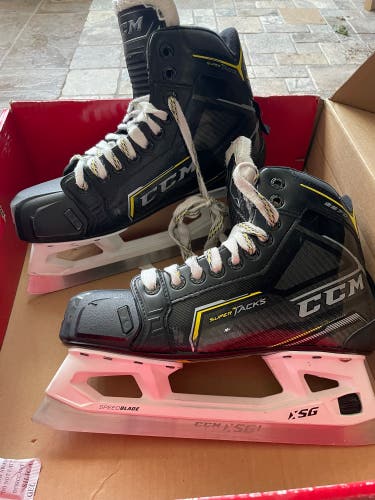 2020 CCM Super Tacks 9370 Hockey Goalie Skates Regular Width 6.5 (Used)