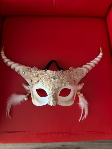 White Small / Medium Face Mask (New)