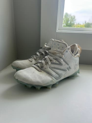 Men's Size M 9.5 New Balance Freeze 4.0 (Used)