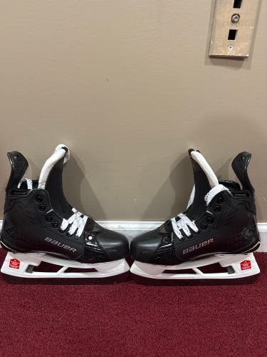 Bauer Supreme Shadow Hockey Skates Regular Width 5 (New) Item #MDS5
