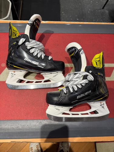 Bauer Supreme M4 Hockey Skates Size 4.5 Fit 3 (New)