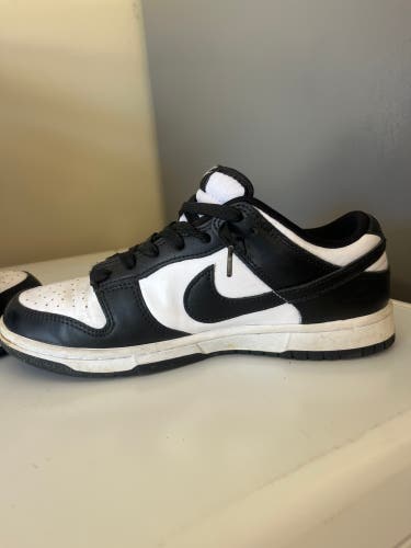 Black Men's Size M 1.0 (W 2.0) Adult Nike Dunk Low Shoes (Used)