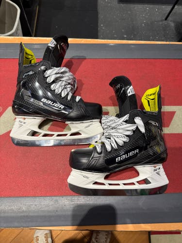 2022 Bauer Supreme Ignite Pro+ Hockey Skates Size 4 Fit 3 (New)
