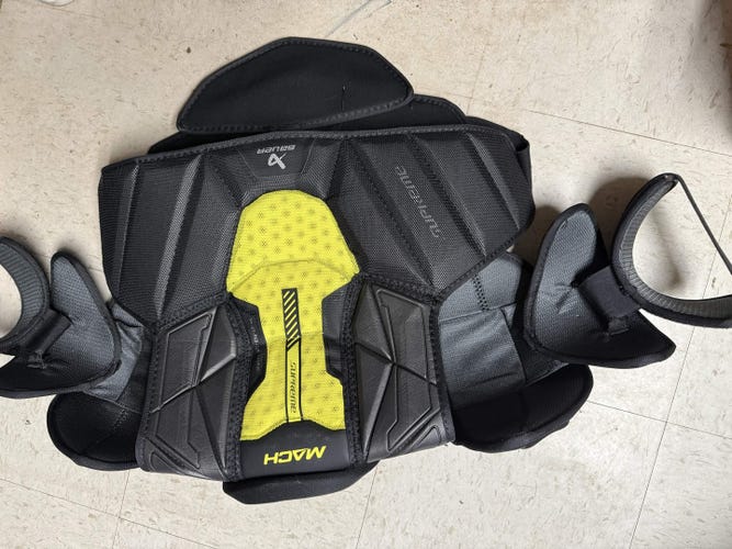 Senior Large Bauer Supreme Mach Shoulder Pads (Used)
