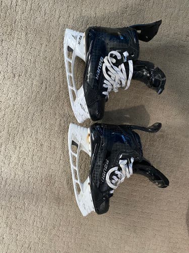 Black 2024 Bauer Supreme Mach Hockey Skates Extra Wide Width Pro Stock 9.5 (Used)