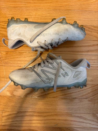 White Men's Size M 7.5 (W 8.5) Adult New Balance Freeze 4.0 Low Top Molded Cleats (Used)