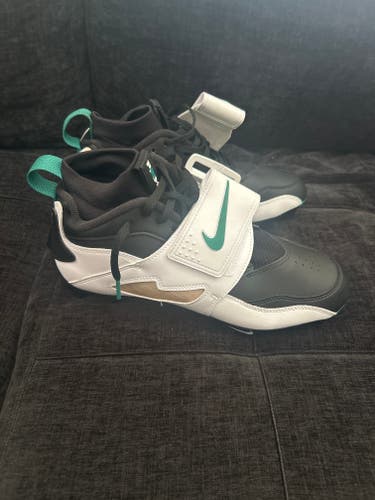 Men's Size M 9.0 (W 10.0) Nike Mid Top Molded Cleats (New)