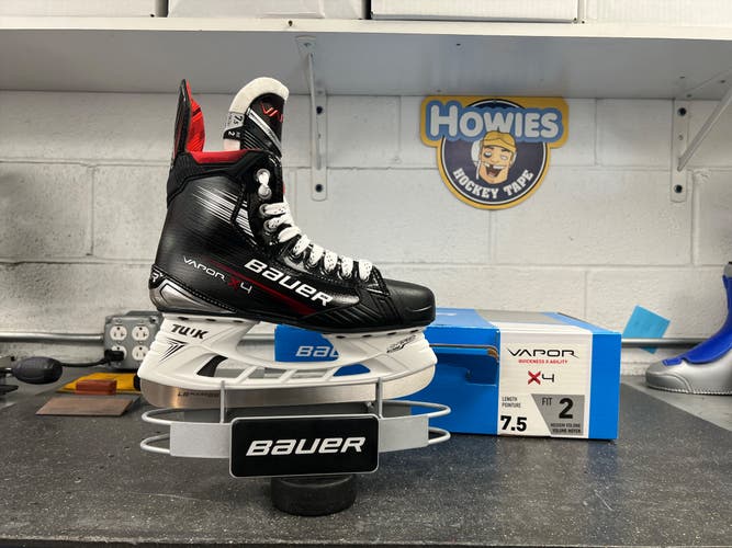 Bauer Vapor X4 Hockey Skates Regular Width 7.5 (New)
