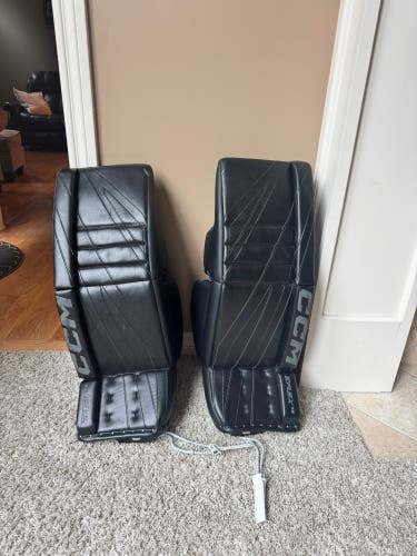 31" +1 2025 CCM EFlex 7.9 Goalie Leg Pads (Used)