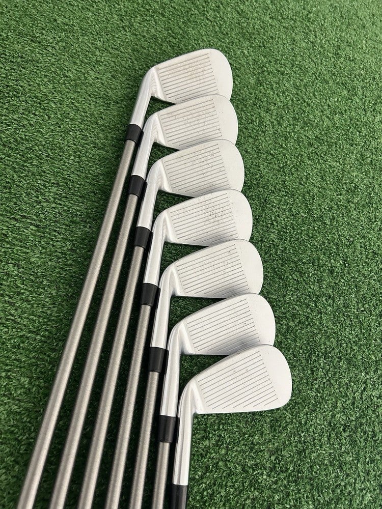 Taylormade R360 XD Iron Set 4-P / Taylormade XD 60 Stiff Graphite