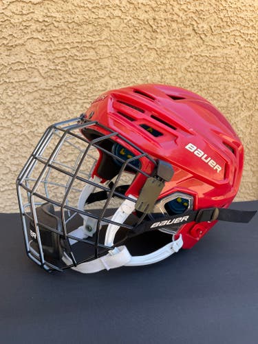 Large Bauer Re-Akt 150 Helmet (Used)